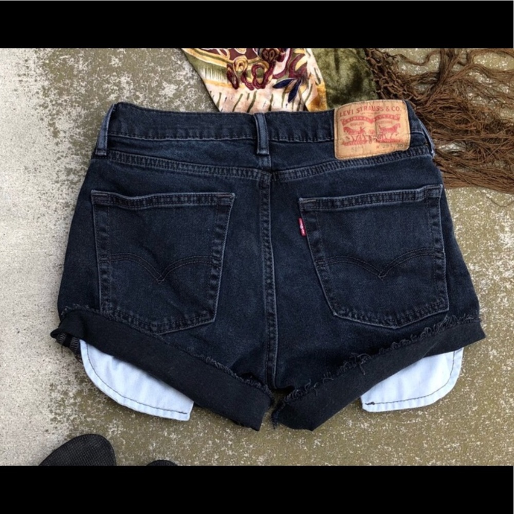 LEVI Shorts - Picture 2 of 5